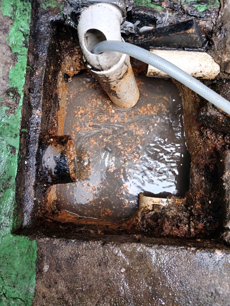 집수정 청소 작업 현장